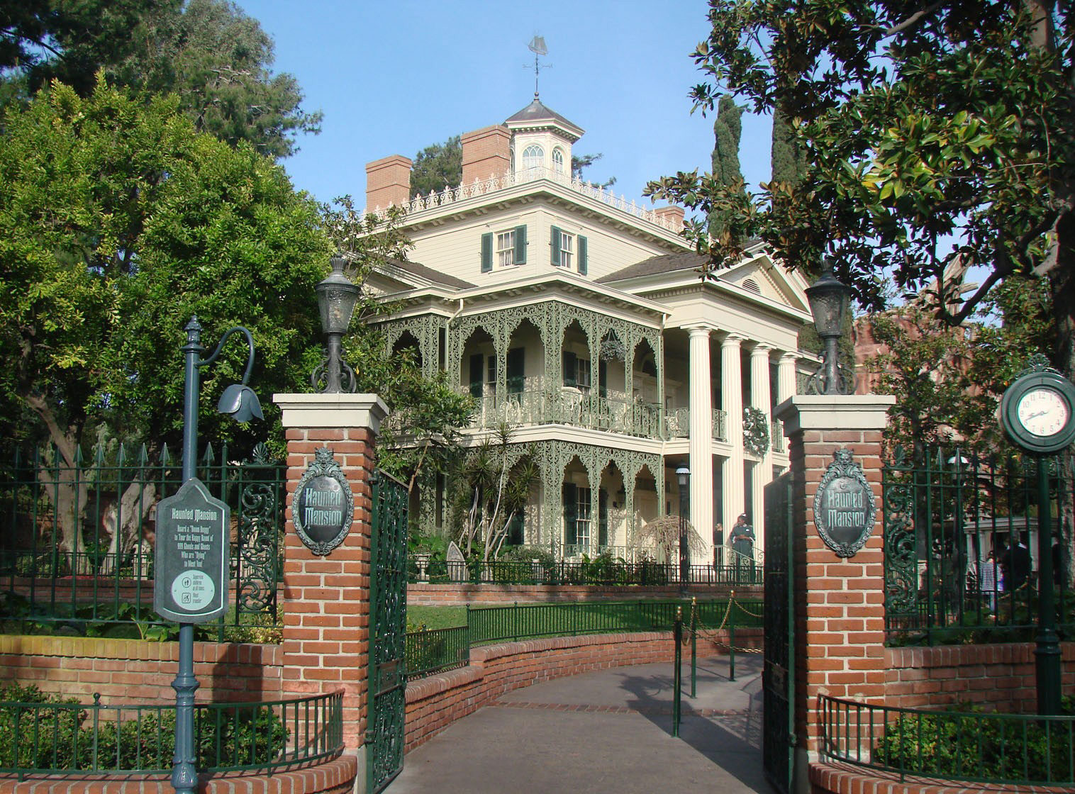 45+ Haunted Mansion Disneyland Background