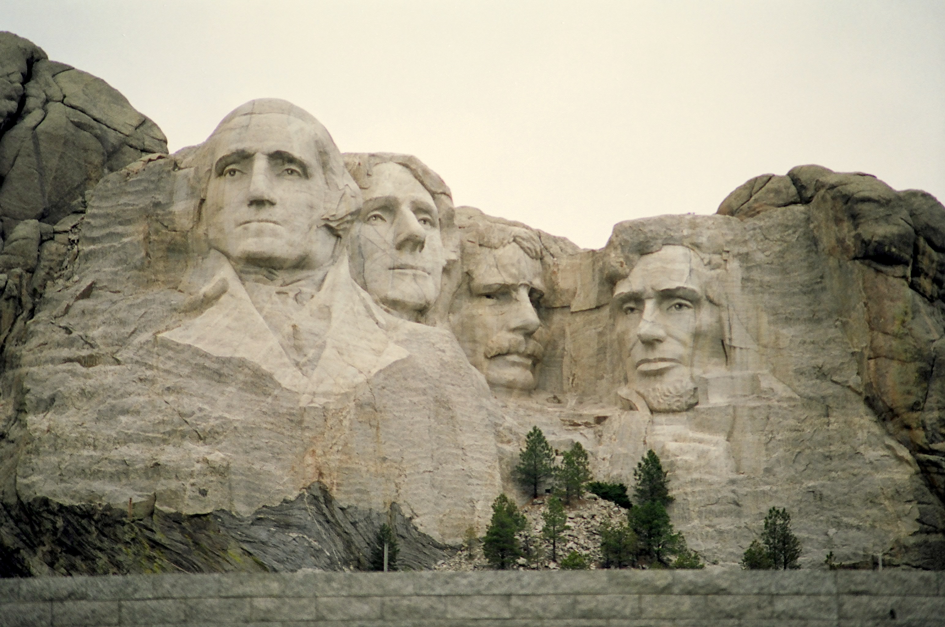 travel-mount-rushmore-and-crazy-horse-the-enchanted-manor