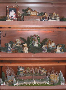2012 Christmas Boyds Bear bookcase