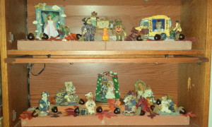 Boyds Bears Bookcase - fall decorations