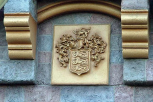 Disneyland Castle Disney crest Aug 2005