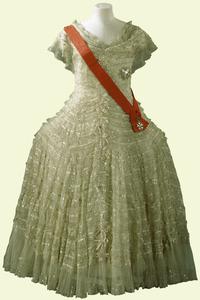 Queen Elizabeth white wardrobe for Paris 1938 - crinoline evening gown