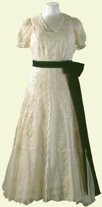 Queen Elizabeth white wardrobe for Paris 1938 - day dress