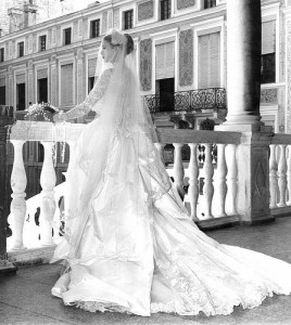 Grace Kelly wedding dress back 1