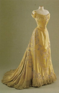Worth dress 1906 - Lady Mary Curzon - oak leaf dress