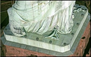 Statue of Liberty - chains