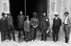Tutankhaman tomb - 5th Earl of Carnarvon, daughter Evelyn and Howard Carter 1