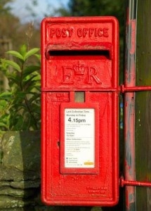 Queen Elizabeth II royal monogram on mailbox 1