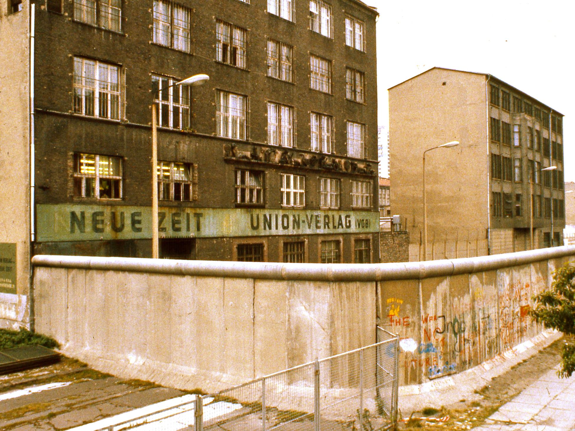 essay on the berlin wall
