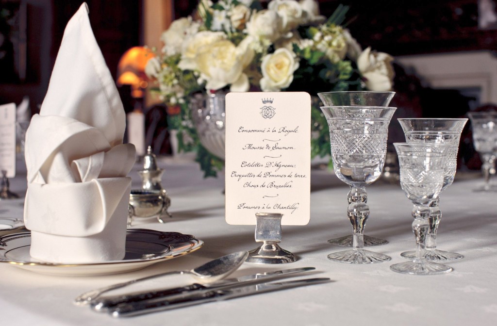 how to set a formal dinner table in the Downton Abbey style | The ...